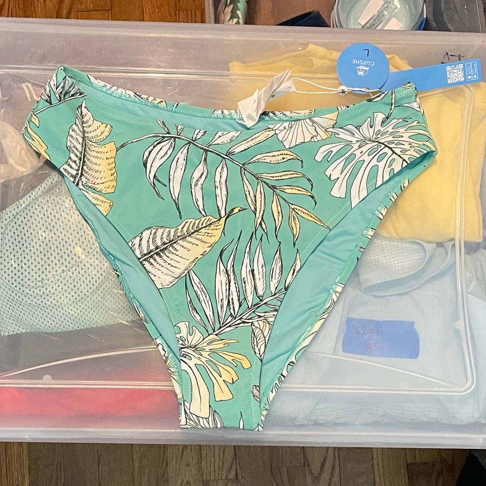 Cupshe tropical green swim bottoms